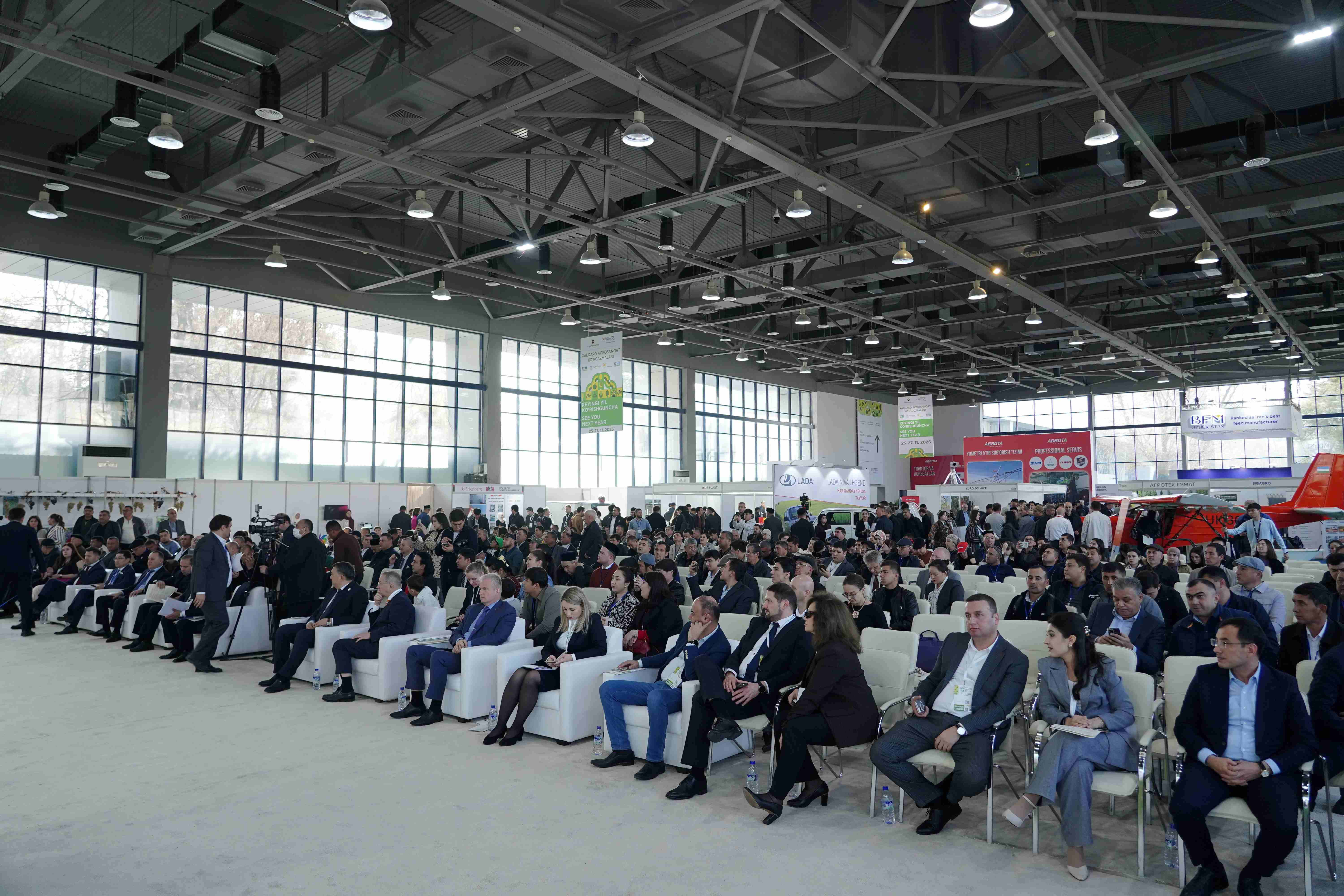 <span  class="uc_style_uc_tiles_grid_image_elementor_uc_items_attribute_title" style="color:#ffffff;">DSC03788</span>