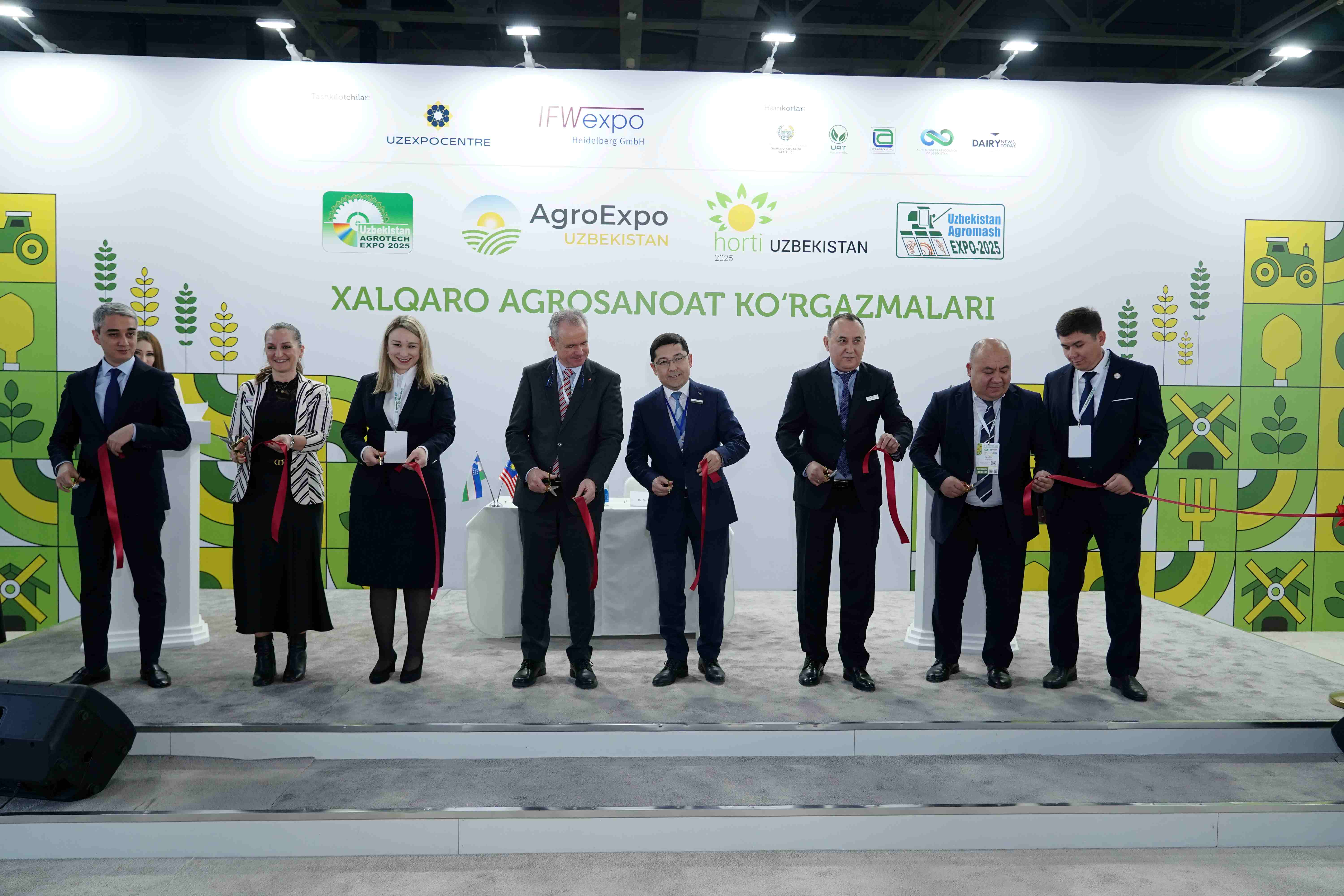 <span  class="uc_style_uc_tiles_grid_image_elementor_uc_items_attribute_title" style="color:#ffffff;">DSC03885</span>