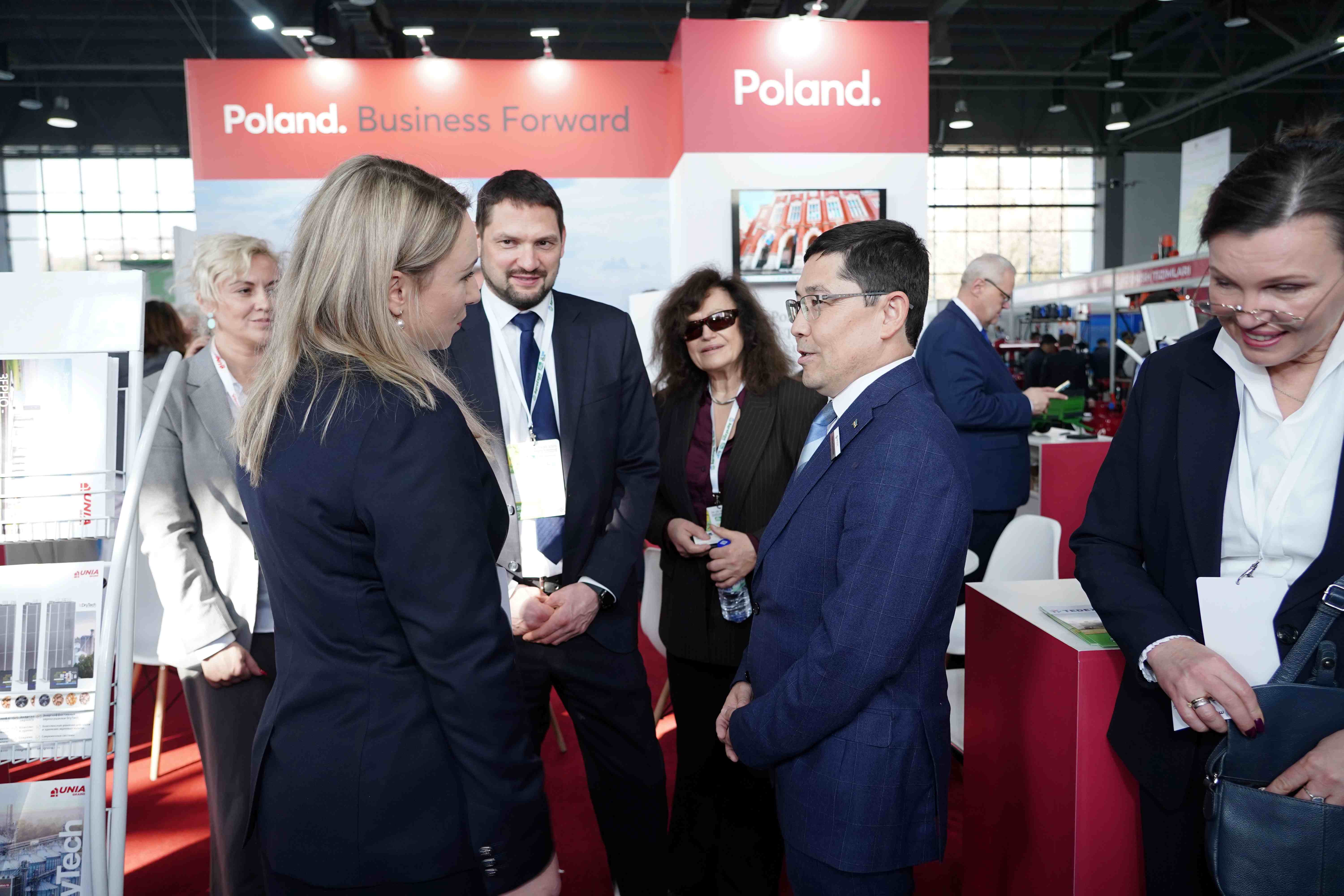 <span  class="uc_style_uc_tiles_grid_image_elementor_uc_items_attribute_title" style="color:#ffffff;">DSC03995</span>