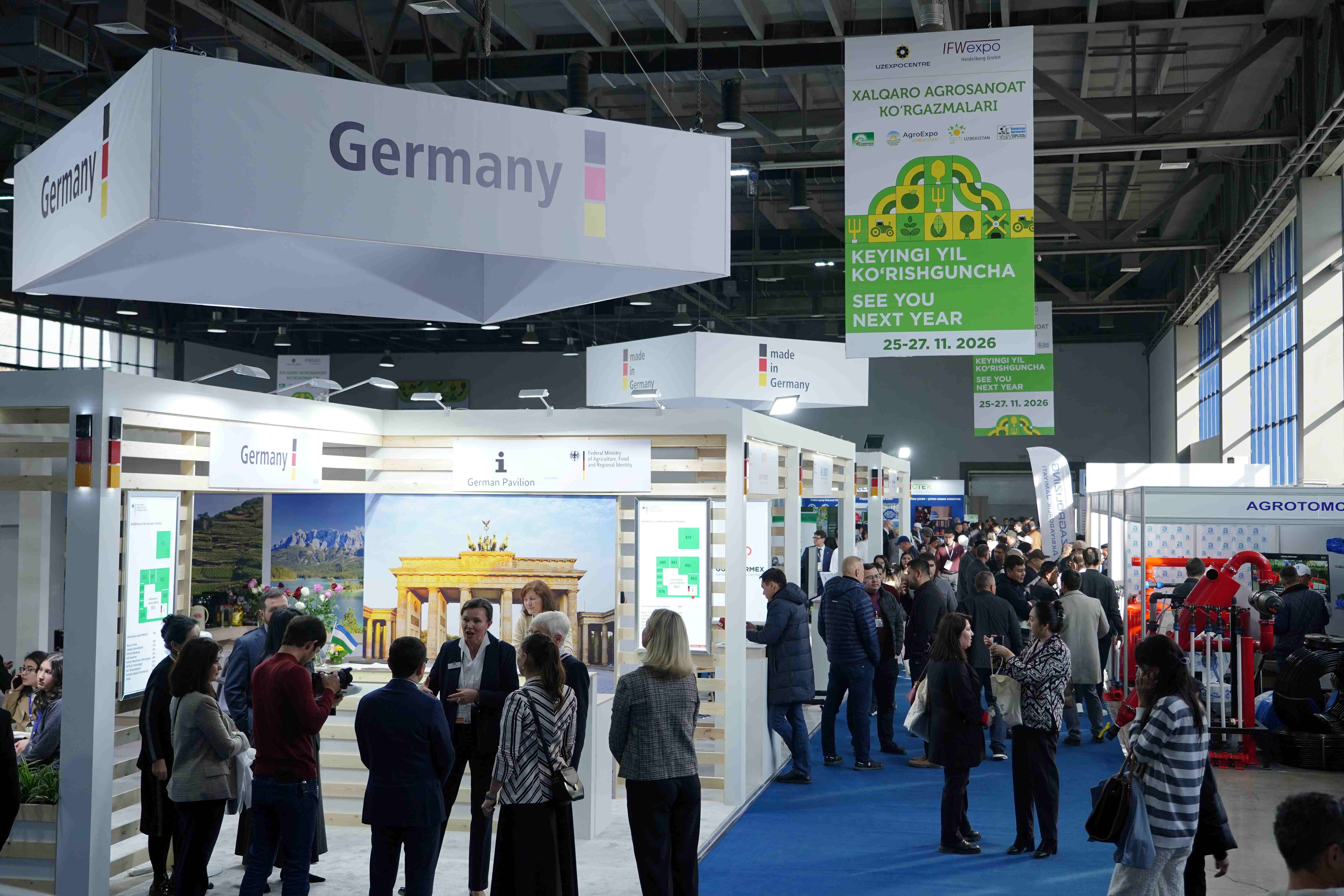 <span  class="uc_style_uc_tiles_grid_image_elementor_uc_items_attribute_title" style="color:#ffffff;">DSC04111</span>