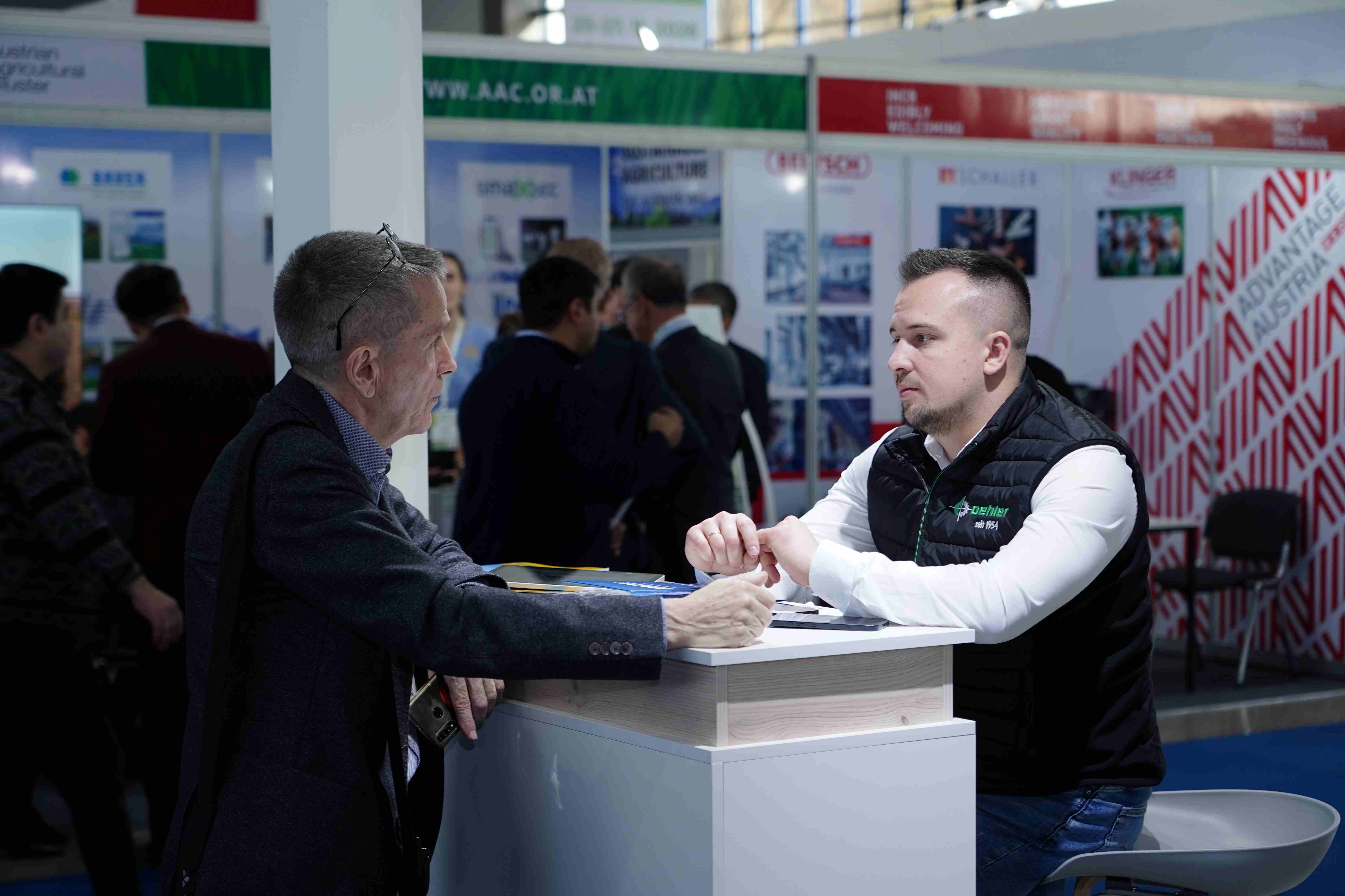 <span  class="uc_style_uc_tiles_grid_image_elementor_uc_items_attribute_title" style="color:#ffffff;">DSC04208</span>