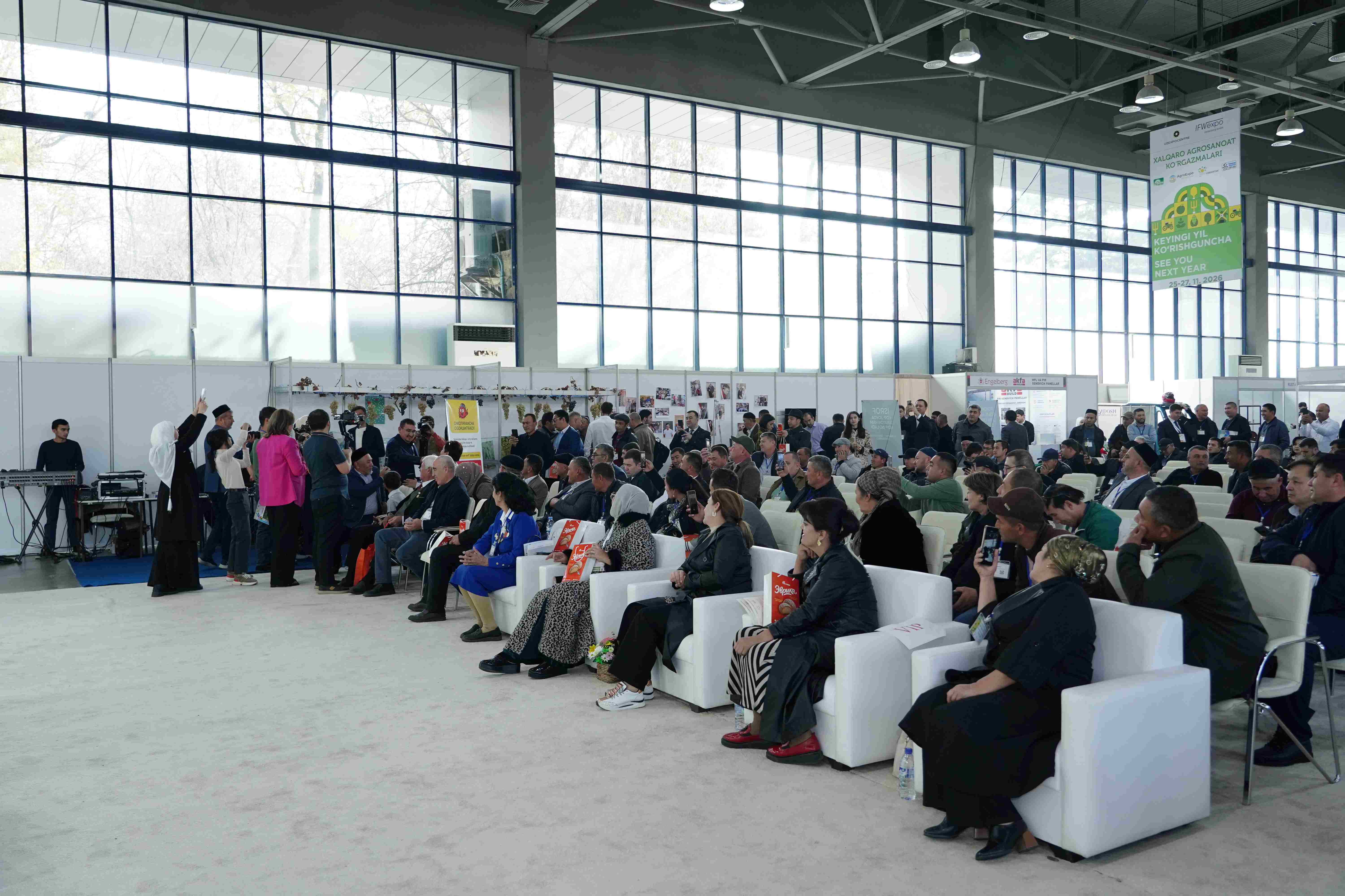 <span  class="uc_style_uc_tiles_grid_image_elementor_uc_items_attribute_title" style="color:#ffffff;">DSC04295</span>