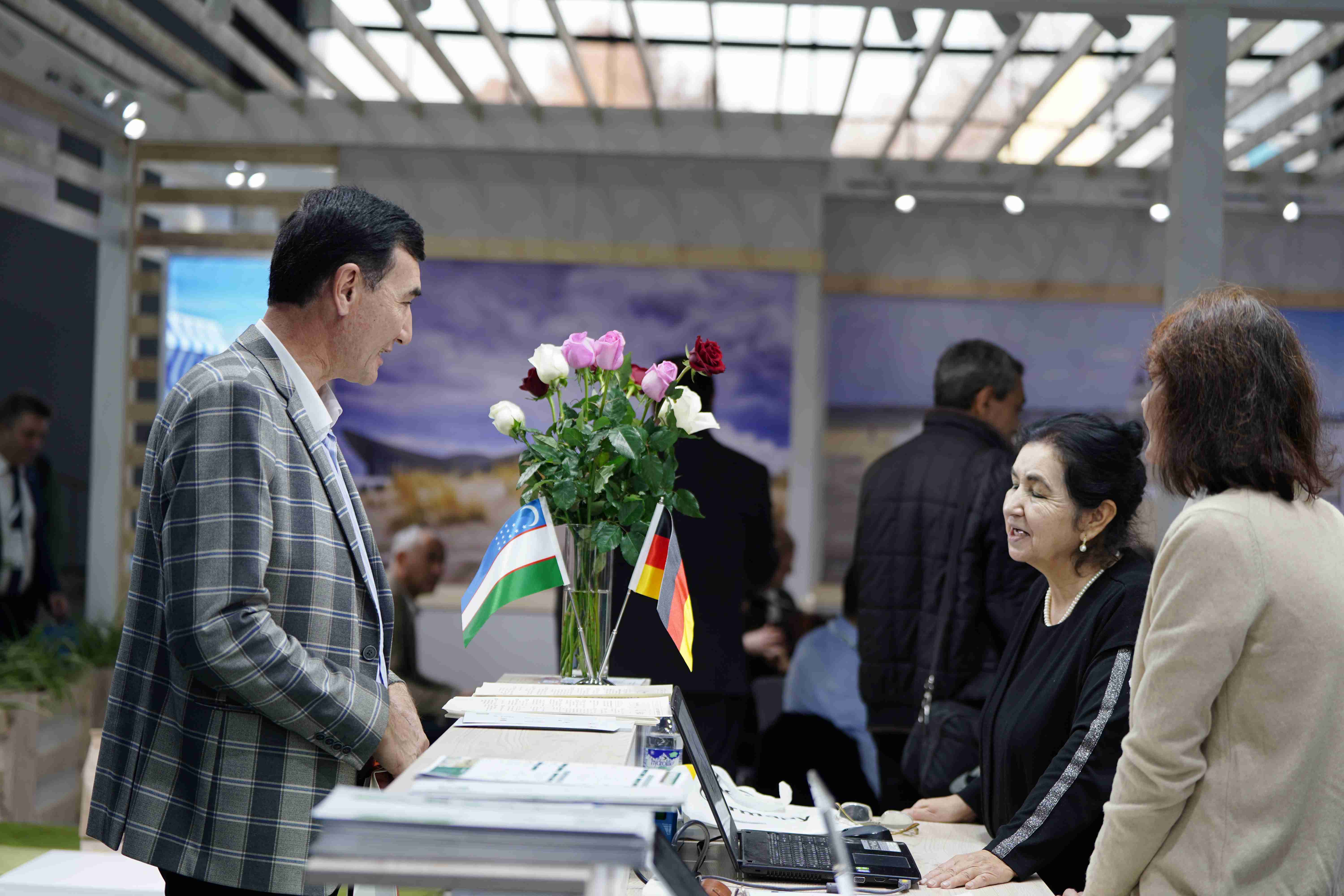 <span  class="uc_style_uc_tiles_grid_image_elementor_uc_items_attribute_title" style="color:#ffffff;">DSC04383</span>