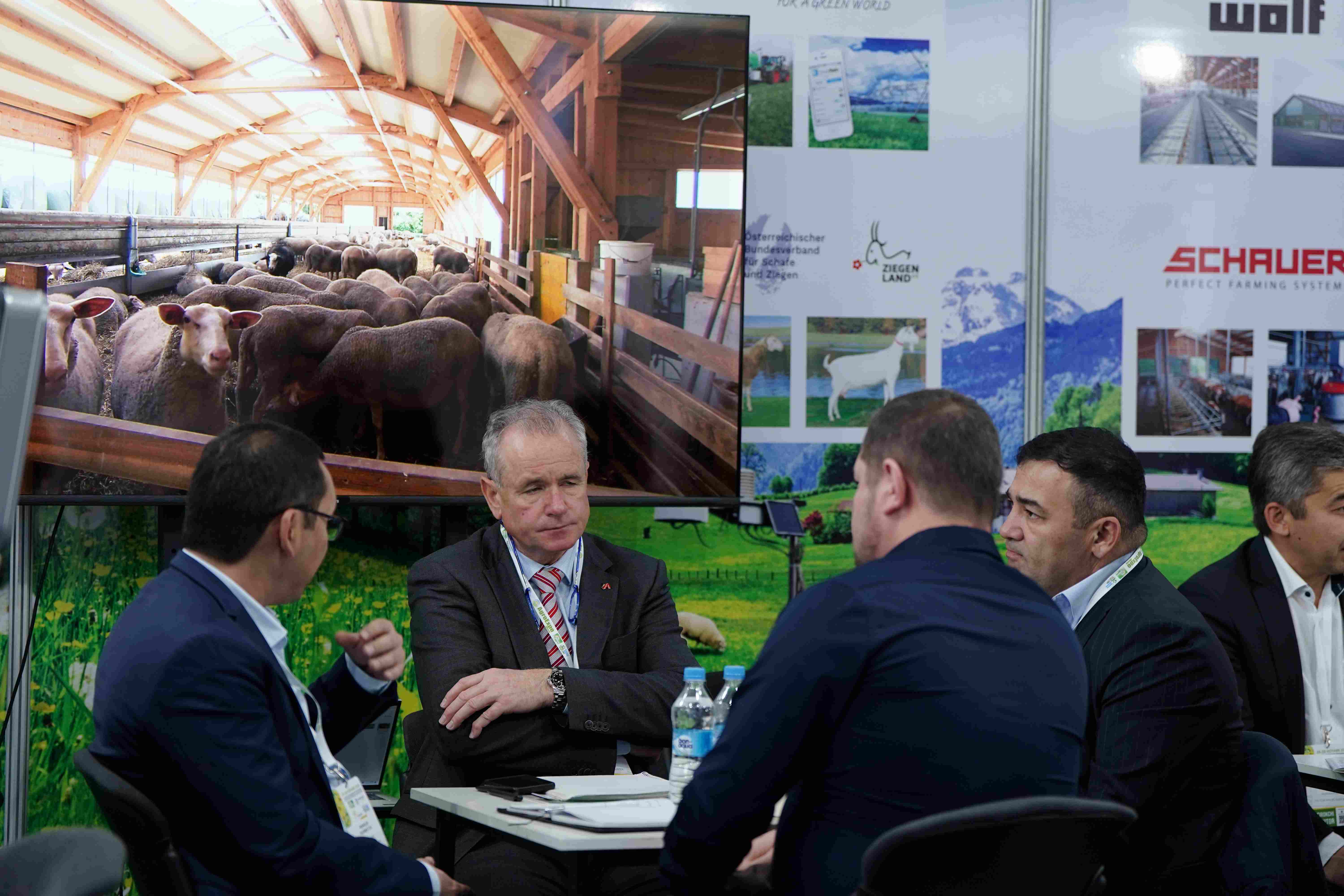 <span  class="uc_style_uc_tiles_grid_image_elementor_uc_items_attribute_title" style="color:#ffffff;">DSC04386</span>