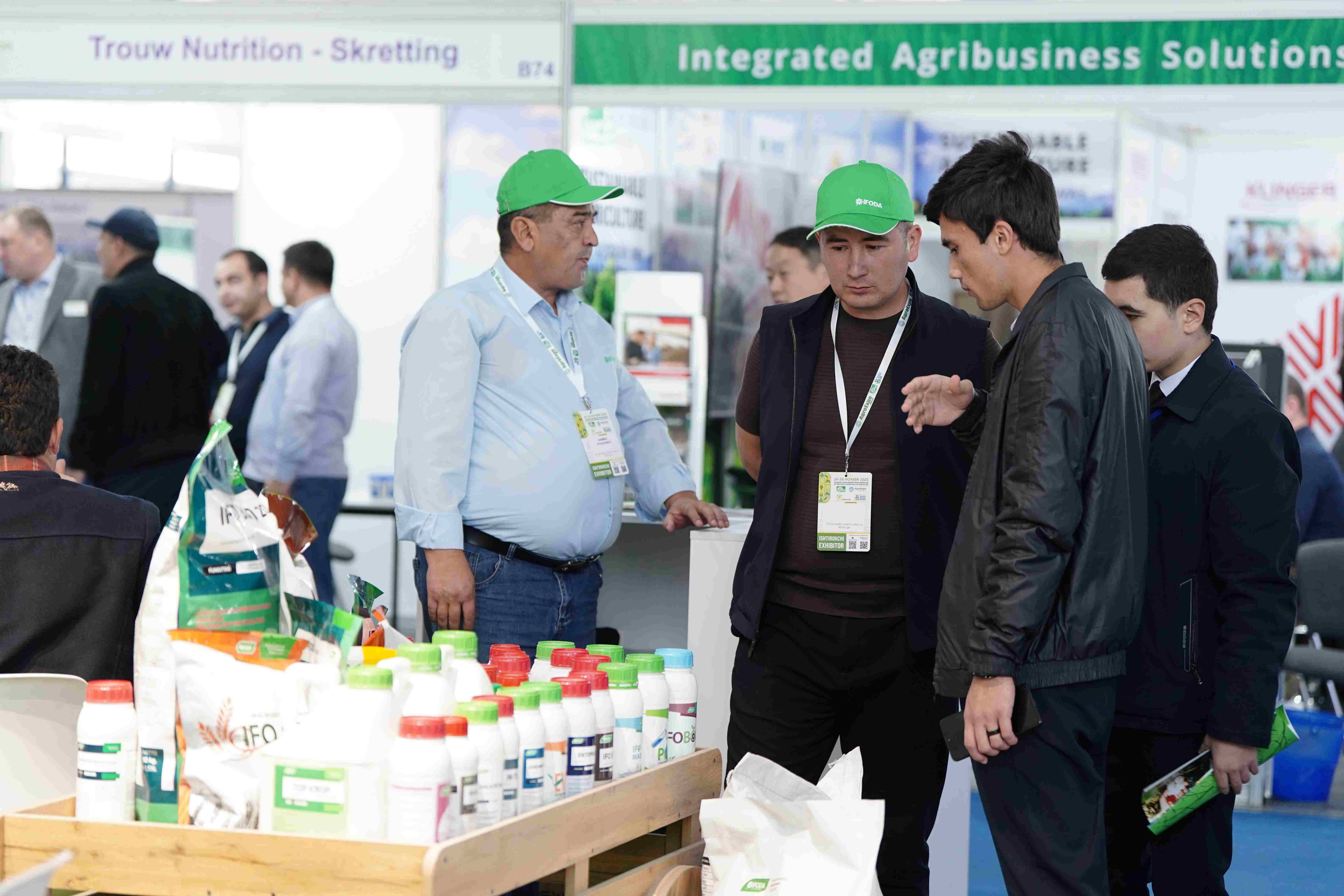 <span  class="uc_style_uc_tiles_grid_image_elementor_uc_items_attribute_title" style="color:#ffffff;">DSC04442</span>